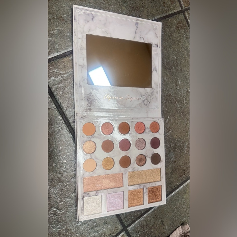 Makeup Pallet: Carli Bybel